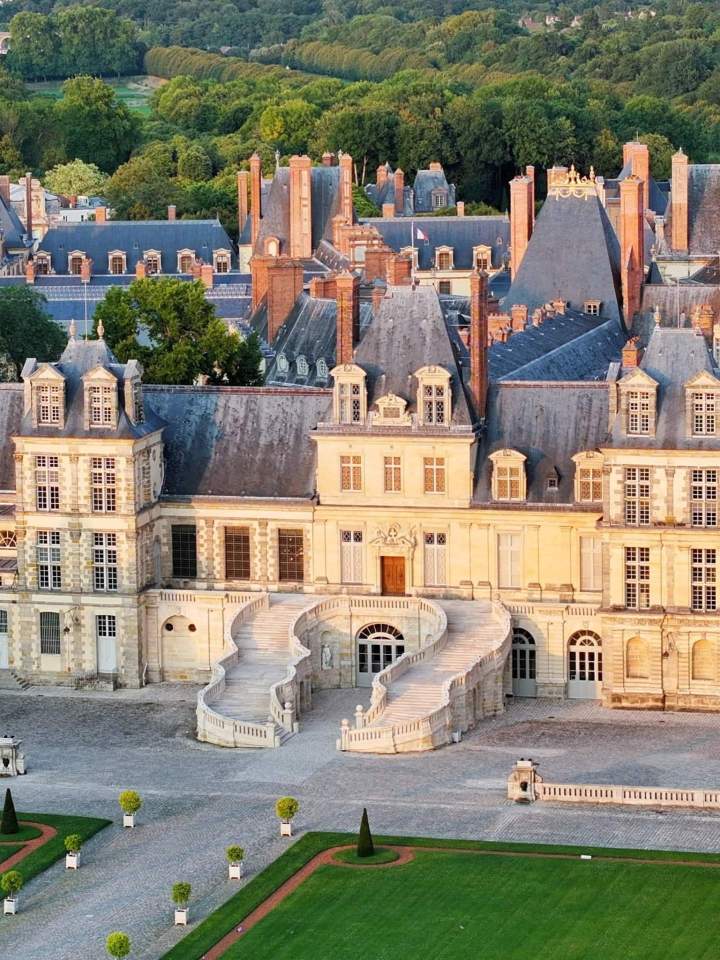 À deux pas de la Mairie et des jardins du château